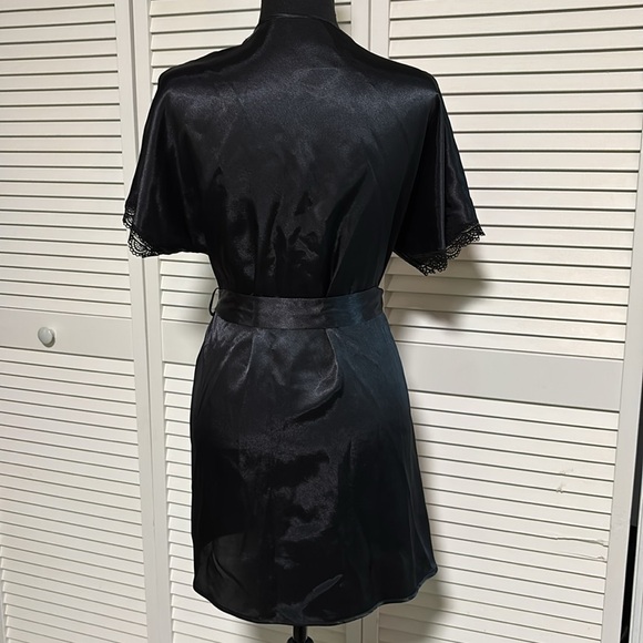 In Bloom Satin Robe | S - Picture 2 of 5